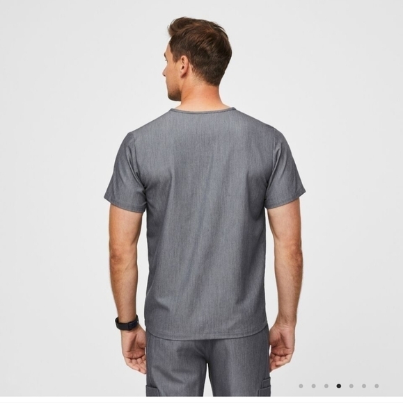 FIGS Leon Three-Pocket Scrub Top in Graphite, sz Large - Picture 3 of 16